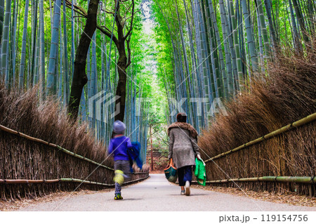 秋の京都　竹林の小径 119154756