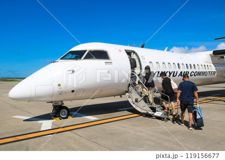 新石垣空港にて離陸前のRAC（琉球エアコミューター）プロペラ機　与那国島行き 119156677