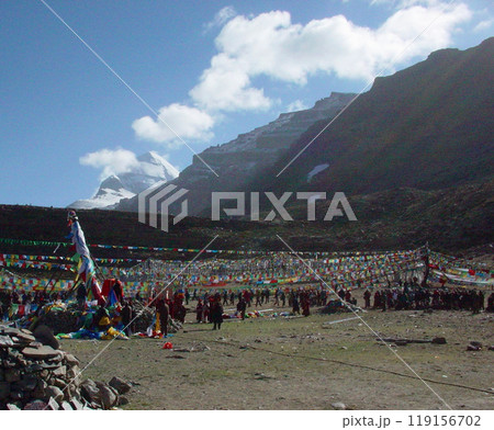 西チベット　カイラス　タルボチェのサカダワ祭 119156702