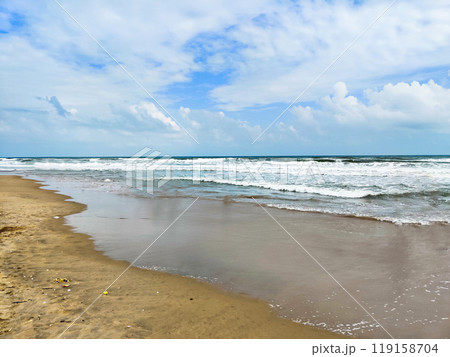 Beautiful view of beach at chennai in india Beautiful view of beach at chennai in india 119158704