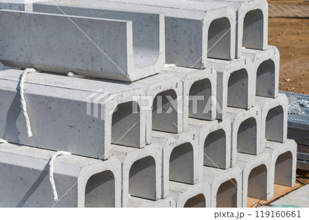 建設現場に保管されたU字溝 建設現場に保管されたU字溝 119160661