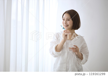 20代女性のビューティー 119161299
