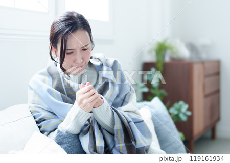 末端冷え性の女性 119161934