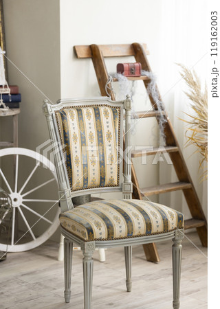 撮影スタジオのおしゃれな椅子 119162003