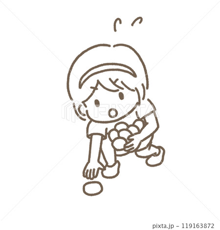 運動会で玉入れを頑張る女の子 運動会で玉入れを頑張る女の子 119163872