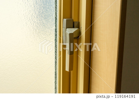 外開き窓の取っ手(ハンドル) 119164191