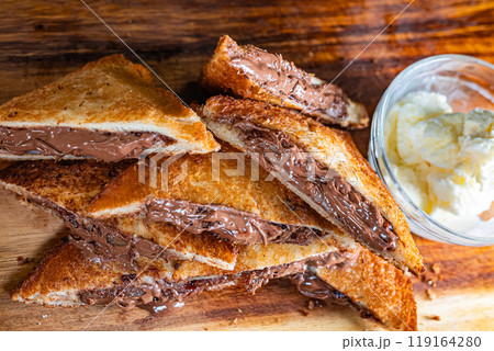 料理　ごはん　チョコサンド揚げパン 119164280