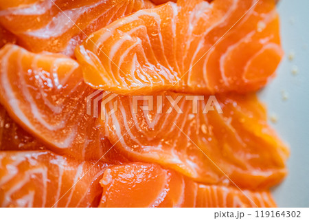 料理　ごはん　サーモンと麻辣卵 119164302