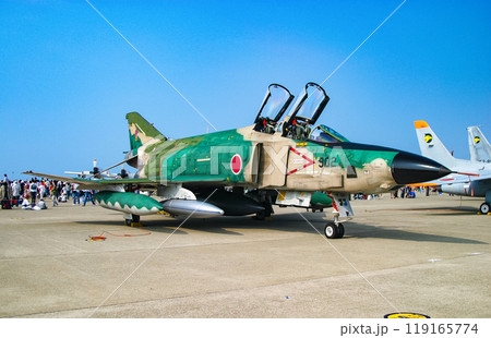 展示される航空自衛隊の偵察機RF-4E 119165774