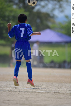 サッカー試合、ヘディング 119165887