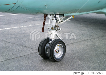 航空自衛隊の救難捜索機U-125Aの前脚 119165972