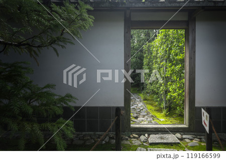 妙心寺塔頭 桂春院 入口の庭 妙心寺塔頭 桂春院 入口の庭 119166599