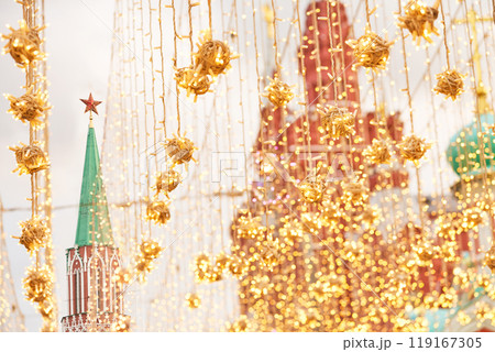 Illumination of Nikolskaya street in the center of Moscow. Glowing decorations on a pedestri Illumination of Nikolskaya street in the center of Moscow. Glowing decorations on a pedestri 119167305