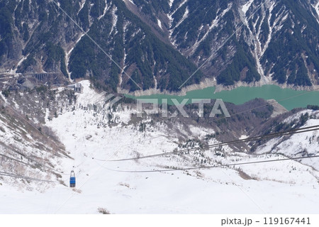 5月上旬の立山黒部アルペンルート 大観峰駅からの立山ロープウェイ 黒部平の眺め 5月上旬の立山黒部アルペンルート 大観峰駅からの立山ロープウェイ 黒部平の眺め 119167441