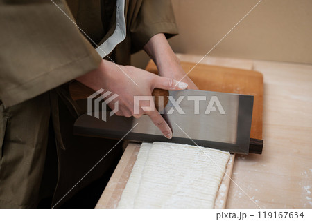 手打ちうどん　麺切り 119167634