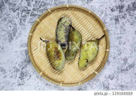 完熟して食べ頃のポポー 完熟して食べ頃のポポー 119168889