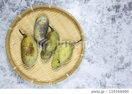 完熟して食べ頃のポポー 完熟して食べ頃のポポー 119168890