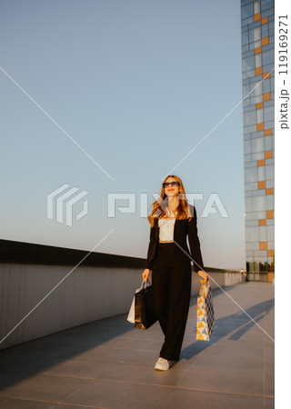 Shopping in the Sun: fashion 119169271