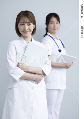 医療従事者の女性 医療従事者の女性 119169803