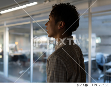 若い男性 若い男性 119170328