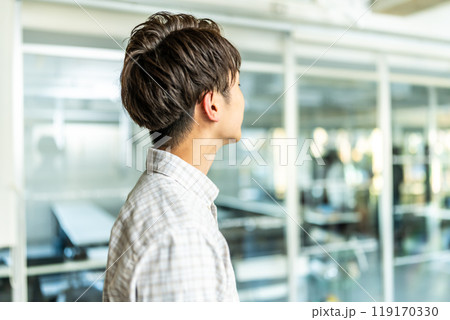 若い男性 119170330