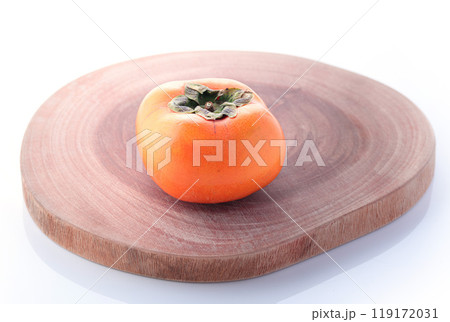 秋の味覚 柿 （ 白背景 ） 119172031