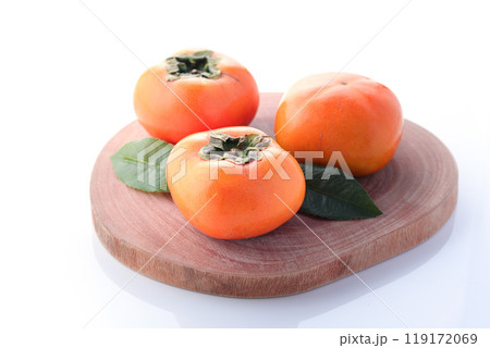 秋の味覚 柿 （ 白背景 ） 119172069