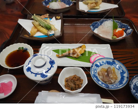旅館の晩御飯 119173934
