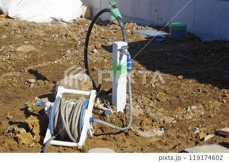 住宅建築現場の仮設水道 119174602