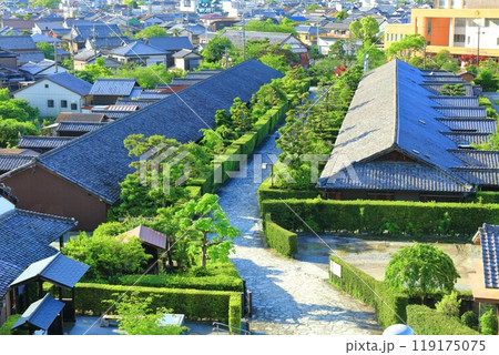 【三重県】晴天の松阪公園の御城番屋敷（殿町公園） 119175075