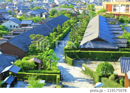 【三重県】晴天の松阪公園の御城番屋敷(殿町公園) 【三重県】晴天の松阪公園の御城番屋敷(殿町公園) 119175076