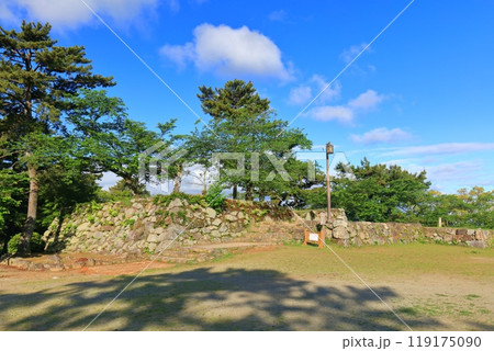 【三重県】晴天の松阪城址(殿町公園) 【三重県】晴天の松阪城址(殿町公園) 119175090
