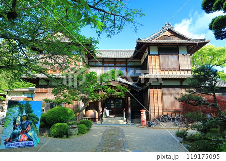 【三重県】晴天の松阪市立歴史民俗資料館（松坂城跡） 119175095