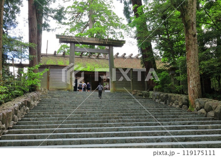 【三重県】晴天の伊勢神宮の正宮皇大神宮(南御門) 【三重県】晴天の伊勢神宮の正宮皇大神宮(南御門) 119175111