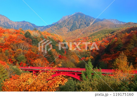 【山梨県】紅葉の八ヶ岳と東沢大橋 【山梨県】紅葉の八ヶ岳と東沢大橋 119175160