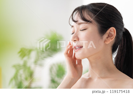 ビューティー　女性　美肌 119175418