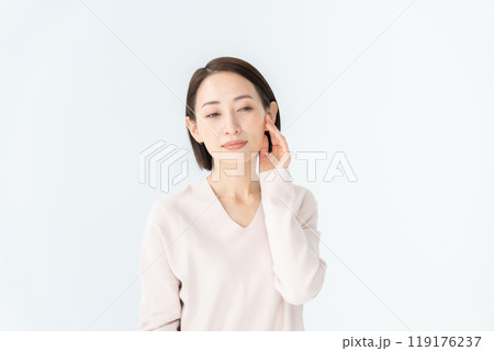 ミドル女性　ビューティー　 119176237