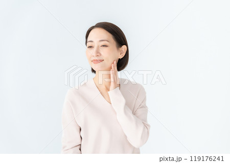 ミドル女性　ビューティー　 119176241