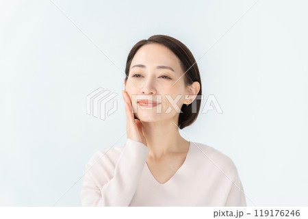 ミドル女性　ビューティー　 119176246