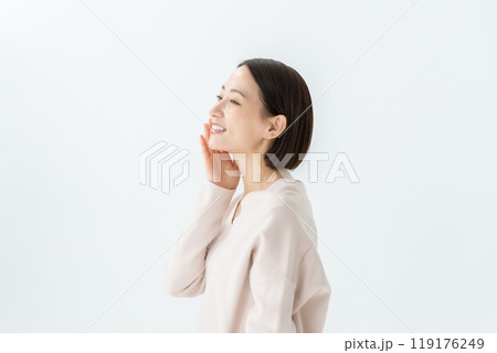 ミドル女性　ビューティー　 119176249