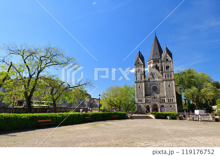 フランス、メッス。コメディー広場側から見たタンプル・ヌフ。2024年5月10日撮影。 119176752