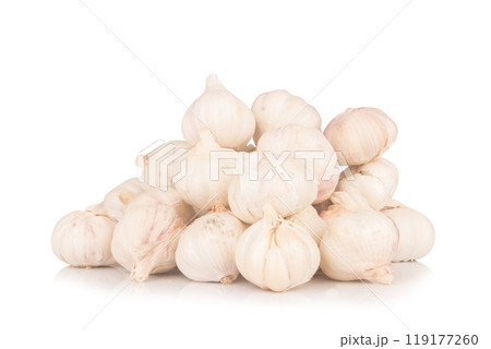 garlic slice isolated on white background 119177260