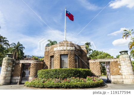 The main gate of National Taiwan University. Originally the front gate of Taihoku Imperial University during Japanese rule.  119177594