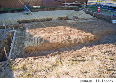 新築住宅イメージ 住宅の基礎工事 砕石敷き 新築住宅イメージ 住宅の基礎工事 砕石敷き 119178225