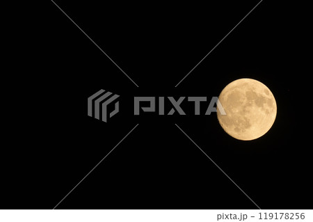 月齢13.7葉月十三夜の月 119178256