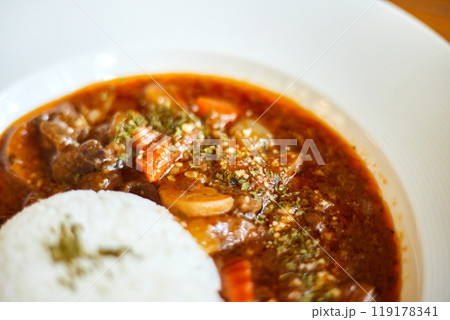 Beef casserole, with herbs and vegetables 119178341