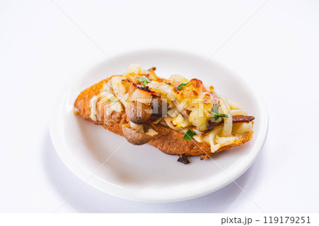 秋の味覚　きのこのオープンサンド 119179251