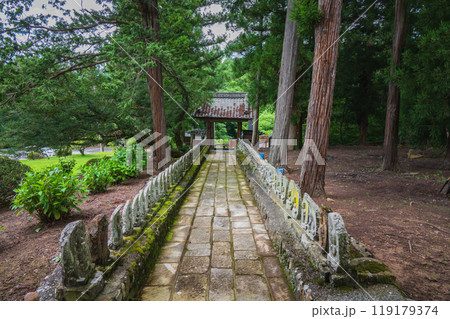 【廣田寺】百体観音が並ぶ参道【松本市会田】 119179374