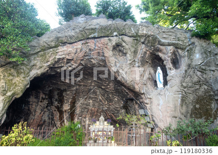 文京区目白にある、東京カテドラル聖マリア大聖堂・関口教会のルルドの泉と洞窟 文京区目白にある、東京カテドラル聖マリア大聖堂・関口教会のルルドの泉と洞窟 119180336