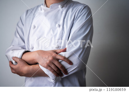 料理人の男性 料理人の男性 119180659